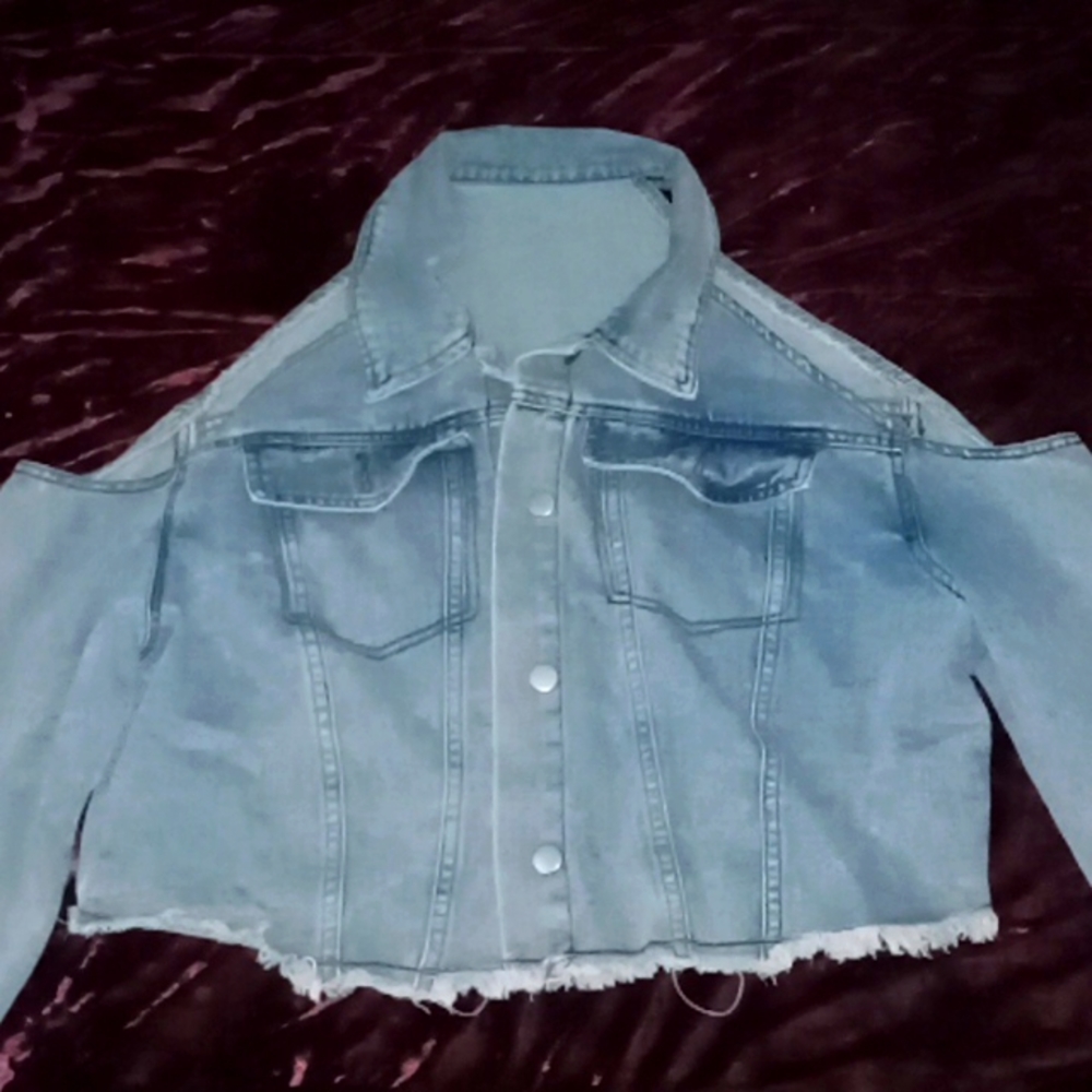 Stylish cropped jean jacket, size 1xl, cut out shoulders, denim jean jacket.